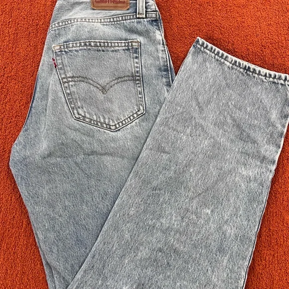Women’s Levi’s Jeans - Picture 4 of 6